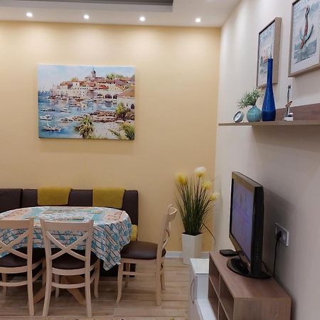 Апартамент Pink & Blue - 2Bdr With Balcony - Wi-Fi Varna Exterior photo