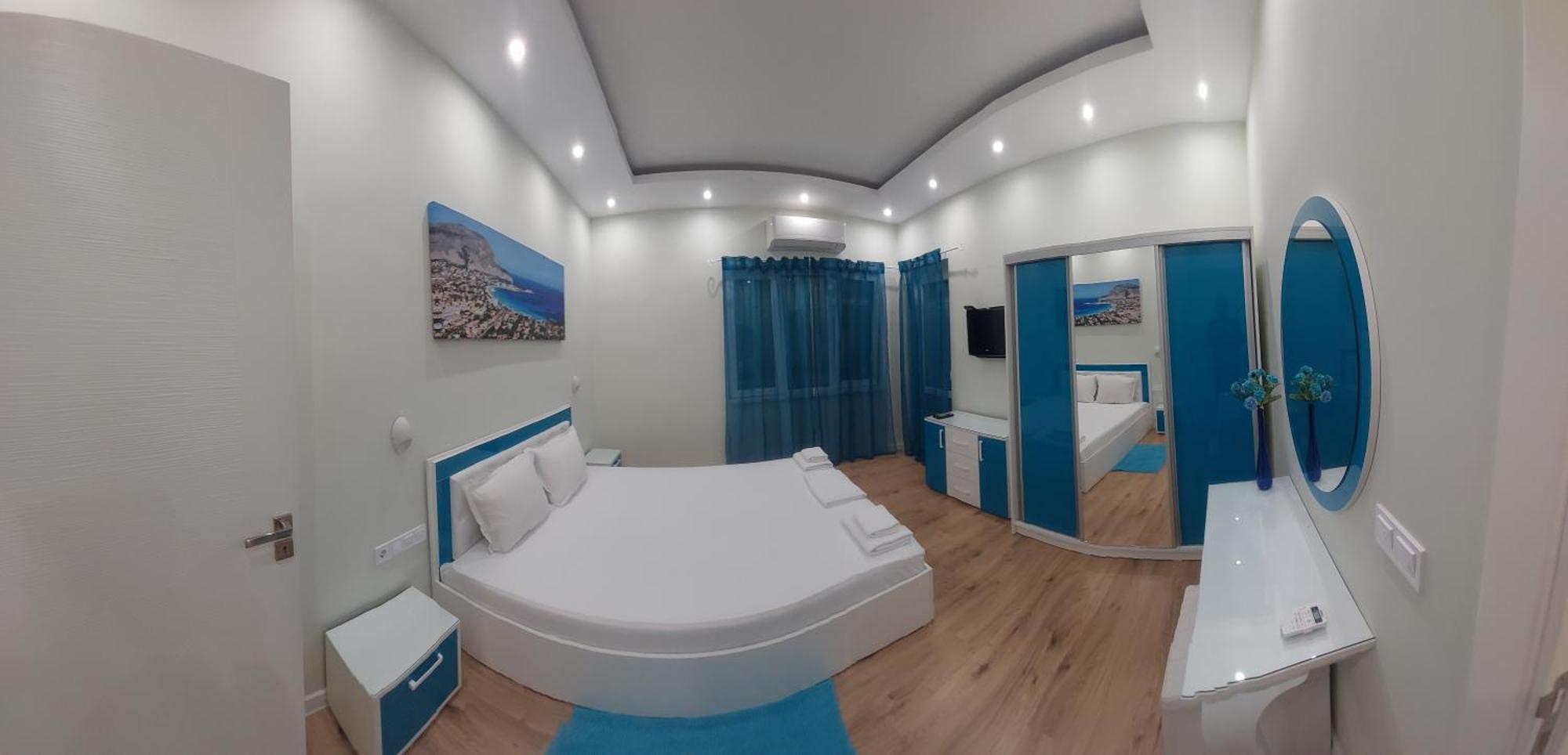 Апартамент Pink & Blue - 2Bdr With Balcony - Wi-Fi Varna Exterior photo