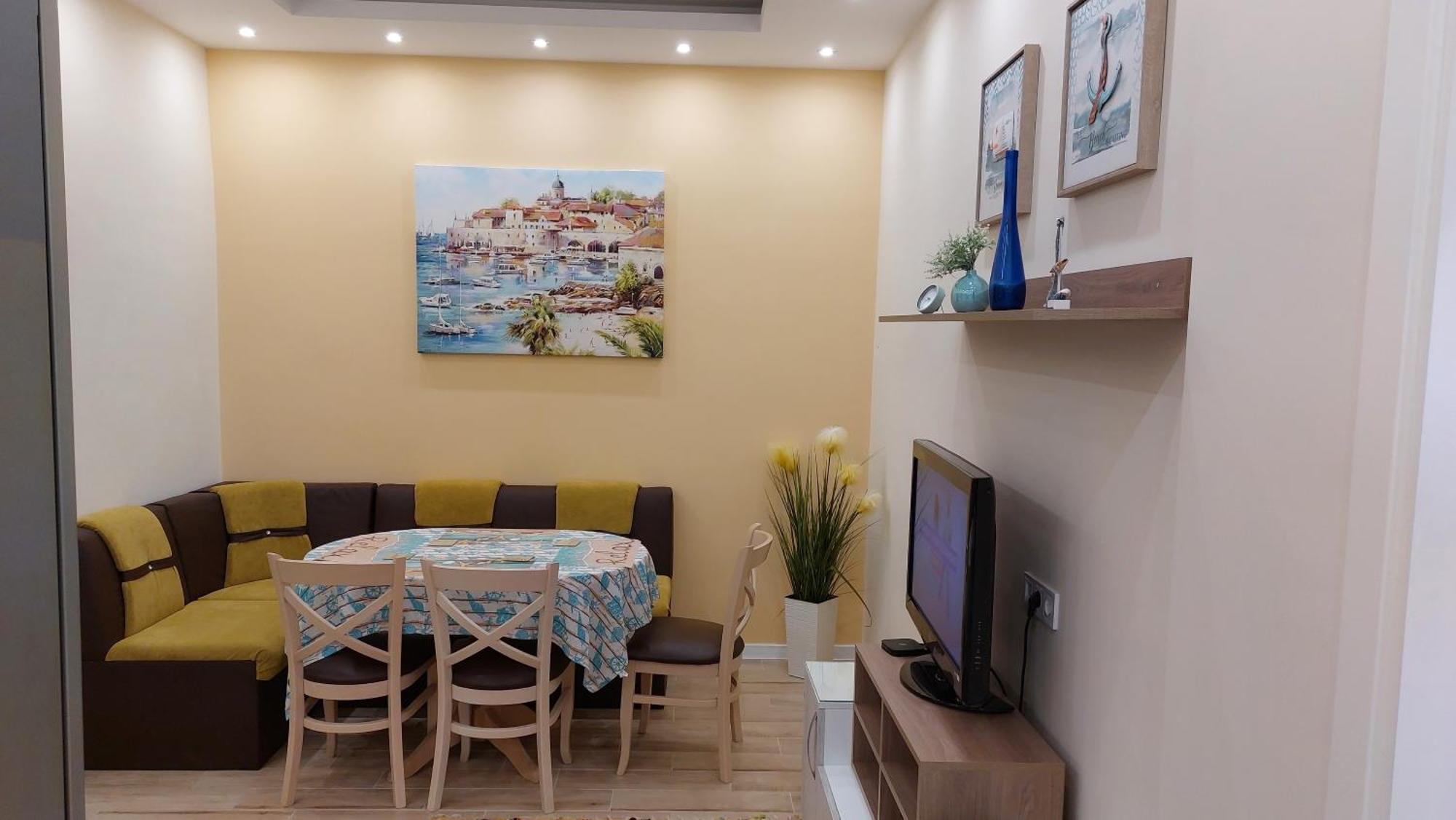 Апартамент Pink & Blue - 2Bdr With Balcony - Wi-Fi Varna Exterior photo
